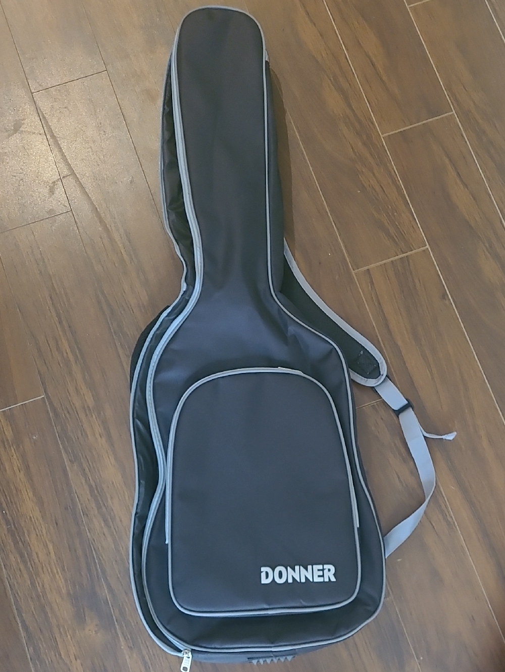 Donner Padded Guitar Gig Bag in Black with Gray Trim